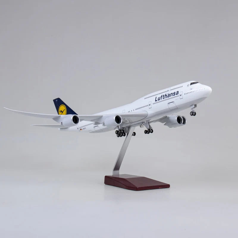 DMLR747 | Desktop LED Models 1:160 | Boeing 747 Lufthansa, 'Retro' (LED light up)