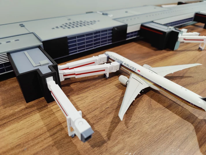 AG-LHRT2PIER | Airport Accessories 1:400 | LONDON HEATHROW TERMINAL 2 PIER (T2B) 1:400 Scale Diorama Model Airport Building