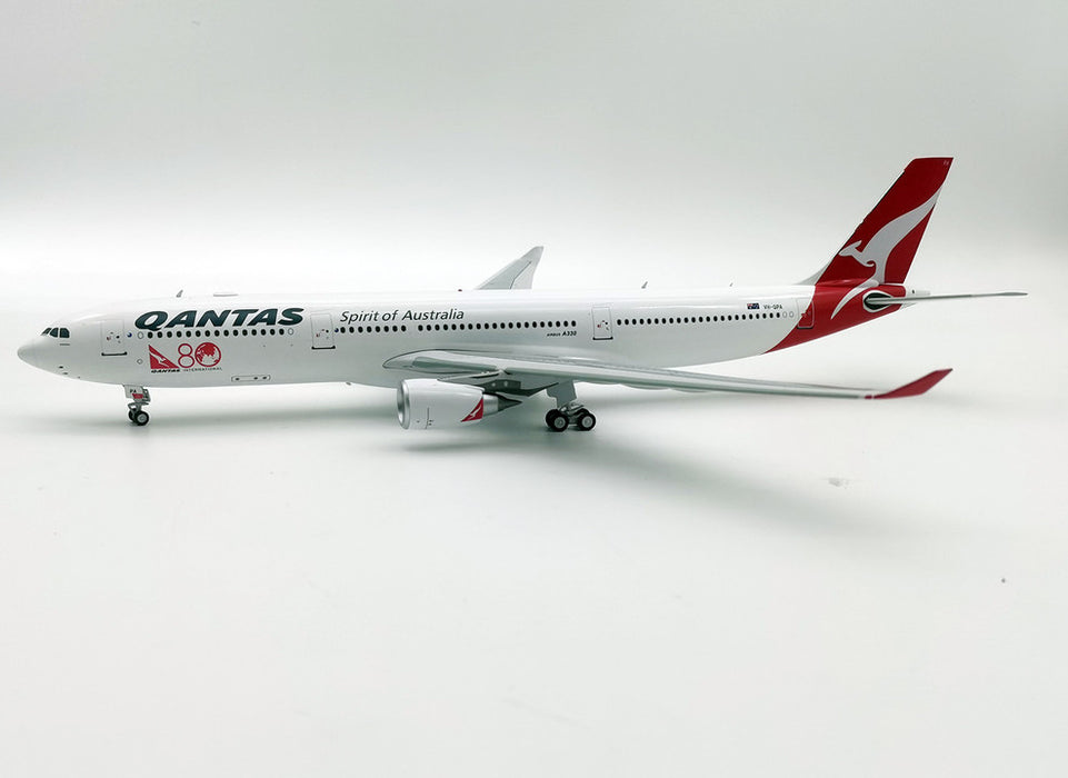 IF333QF0522 | InFlight200 1:200 | Airbus A330-300 Qantas VH-QPA (with stand)