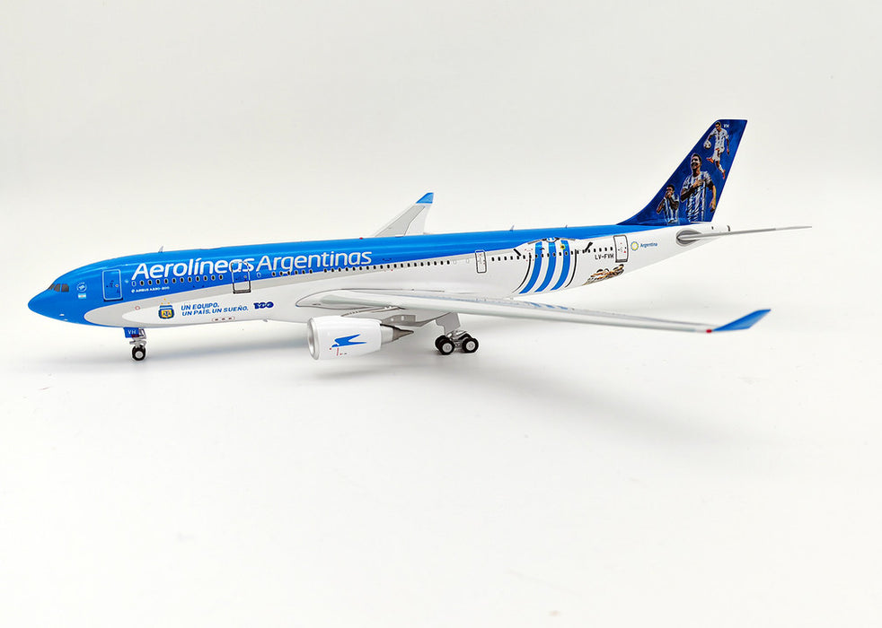 B-332-AR-WC | Blue Box 1:200 | Airbus A330-200 Aerolineas Argentinas LV-FVH, 'World Cup Winners' (with stand)