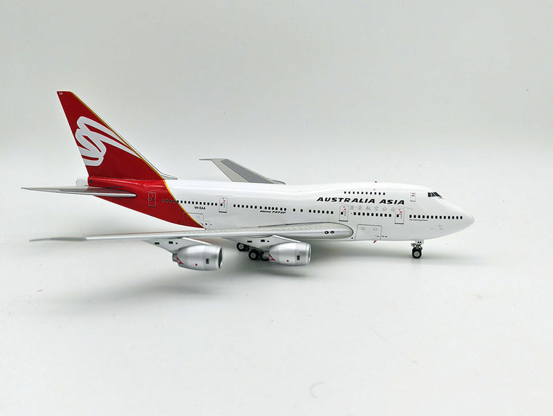 IF747SPQF0823 | InFlight200 1:200 | Boeing 747SP-38 Qantas VH-EAA with stand