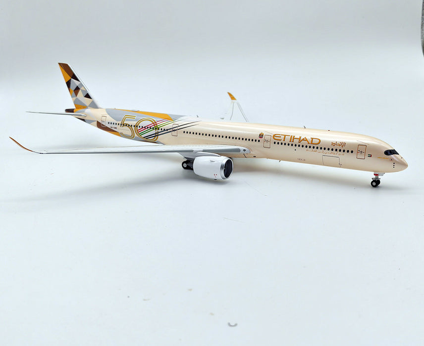 IF35XEY0423 | InFlight200 1:200 | Airbus A350-1000 Etihad A6-XWB (with stand)