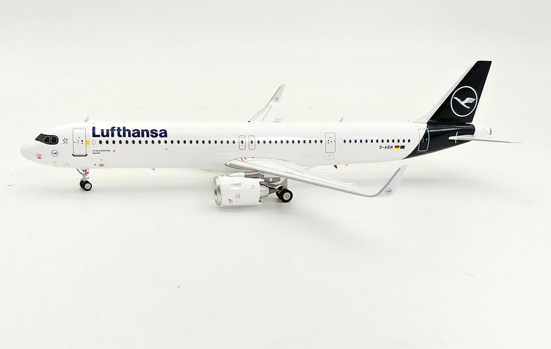 JF-A321-037 | JFox Models 1:200 | Airbus A321-271NX Lufthansa D-AIEM (with stand)