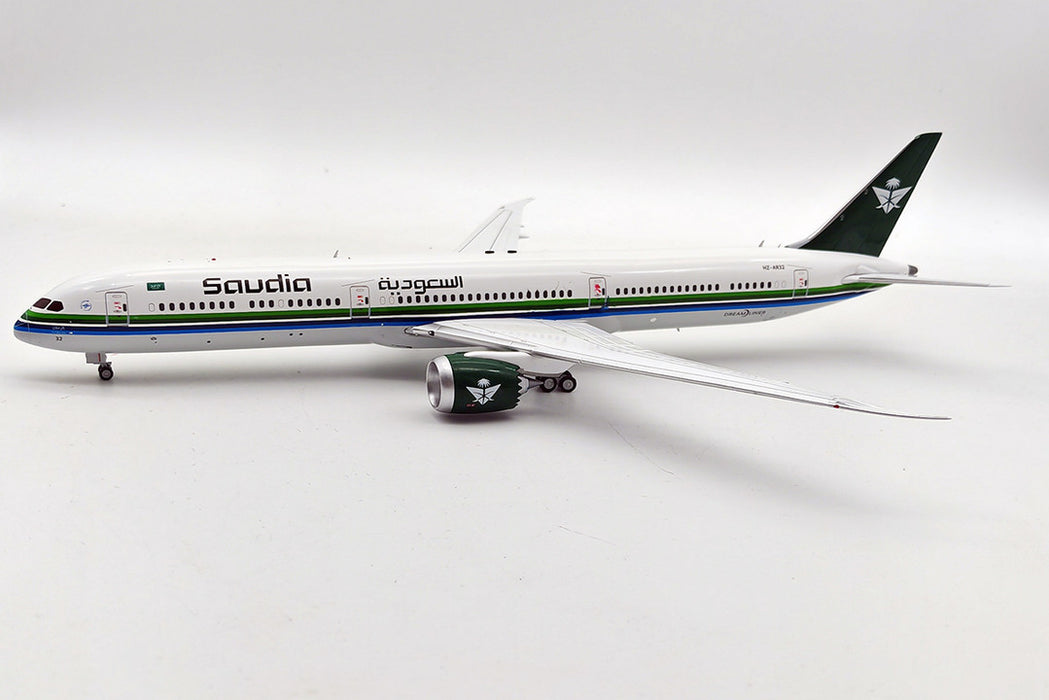 B-78X-AR32 | Blue Box 1:200 | Boeing 787-10 Saudia Arabian HZ-AR32 (with stand)