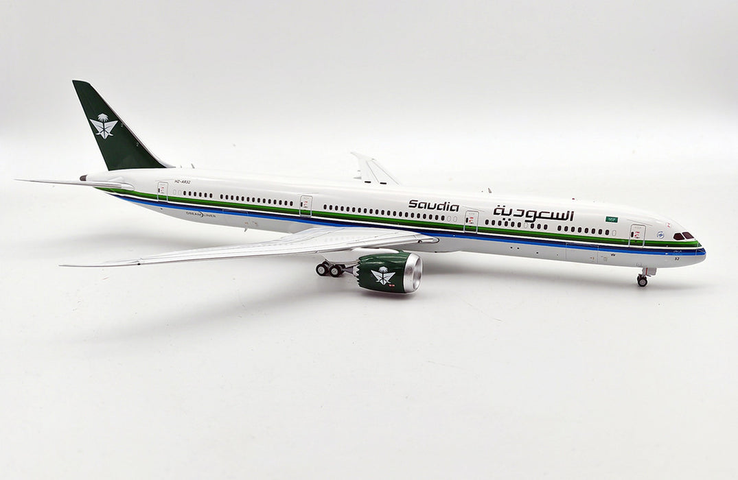 B-78X-AR32 | Blue Box 1:200 | Boeing 787-10 Saudia Arabian HZ-AR32 (with stand)