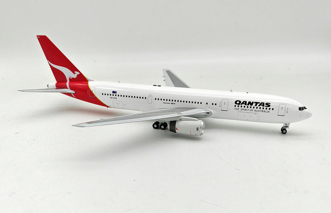 IF763QF1223 | InFlight200 1:200 | Boeing 767-336/ER Qantas VH-ZXA with stand