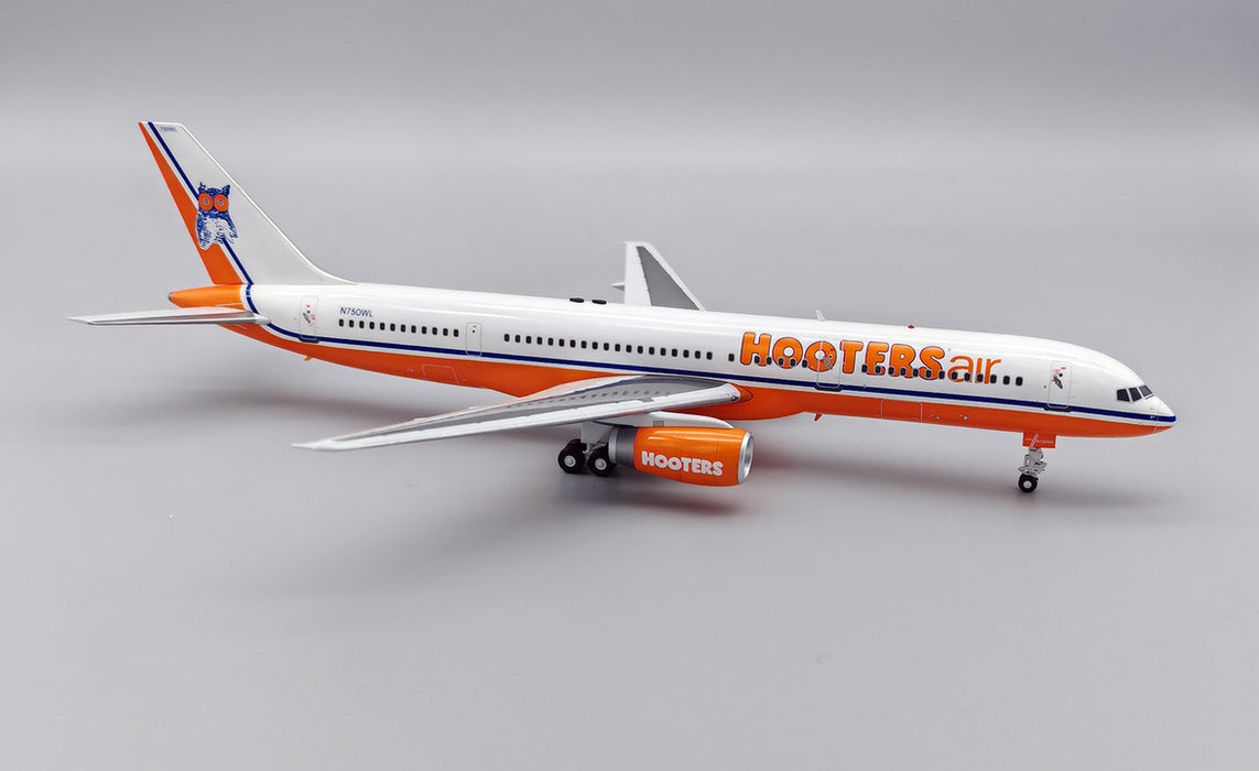 B-752-H1 | Blue Box 1:200 | Boeing 757-2G5 Hooters Air N750WL (with stand)