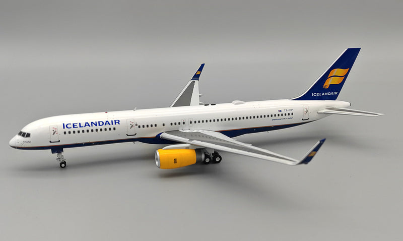 IF752FI123 | InFlight200 1:200 | Boeing 757-200 Icelandair TF-FIP (with stand)