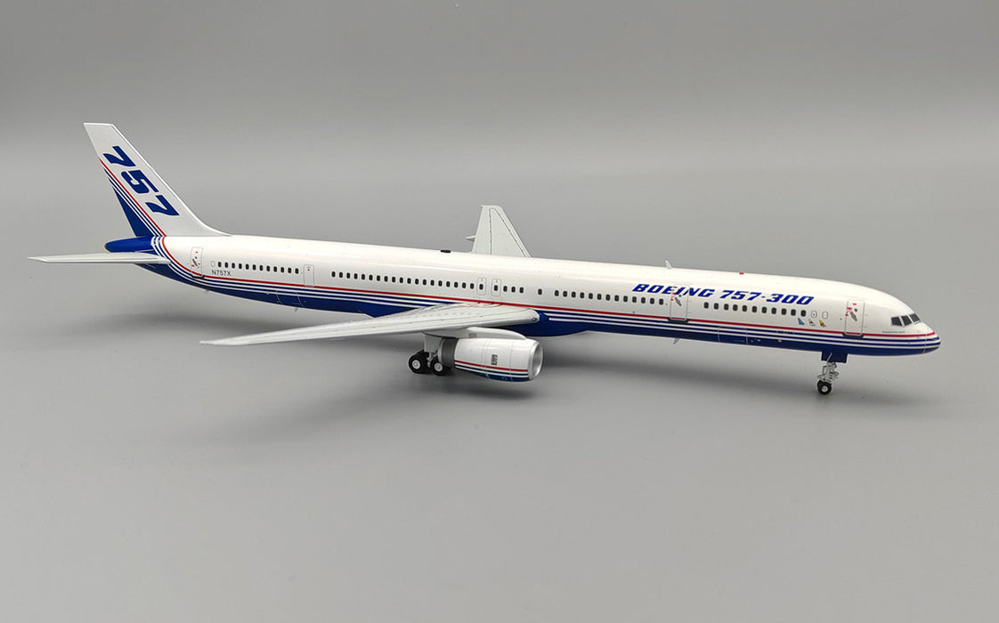 IF753757X | InFlight200 1:200 | Boeing 757-300 House N757X with stand