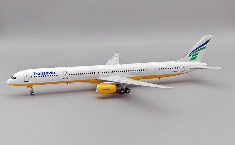 B-753-BOF | Blue Box 1:200 | Boeing 757-300 Transavia D-ABOF (with stand)