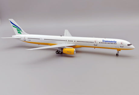 B-753-BOF | Blue Box 1:200 | Boeing 757-300 Transavia D-ABOF (with stand)
