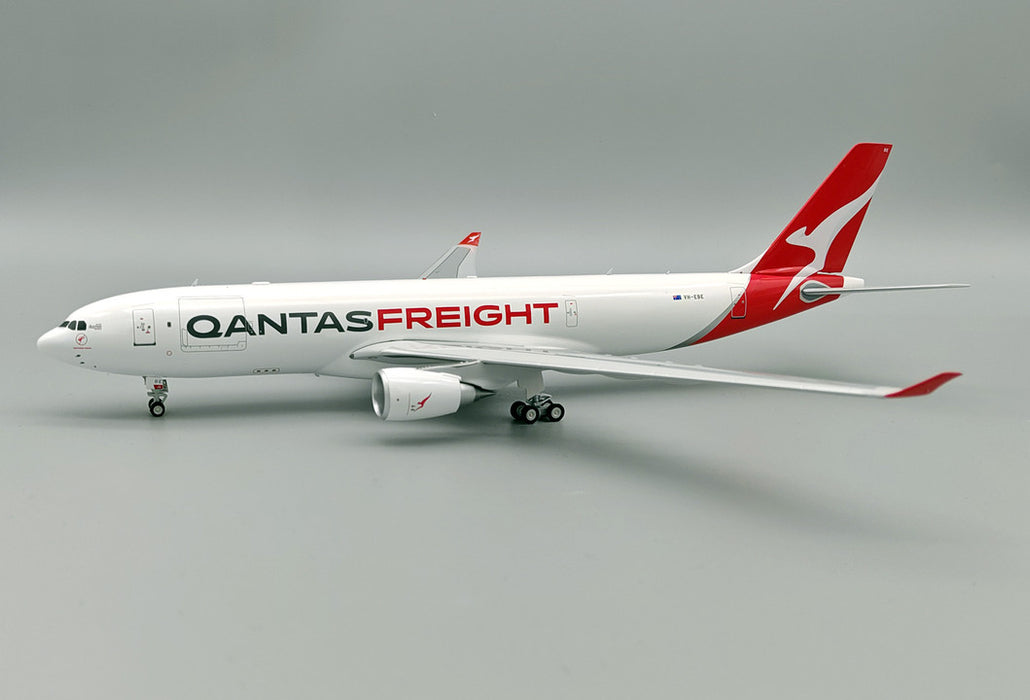 IF332QF0224 | InFlight200 1:200 | Airbus A330-200 QANTAS FREIGHT VH-EBE with stand