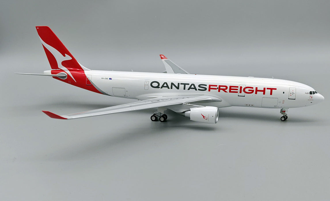 IF332QF0224 | InFlight200 1:200 | Airbus A330-200 QANTAS FREIGHT VH-EBE with stand