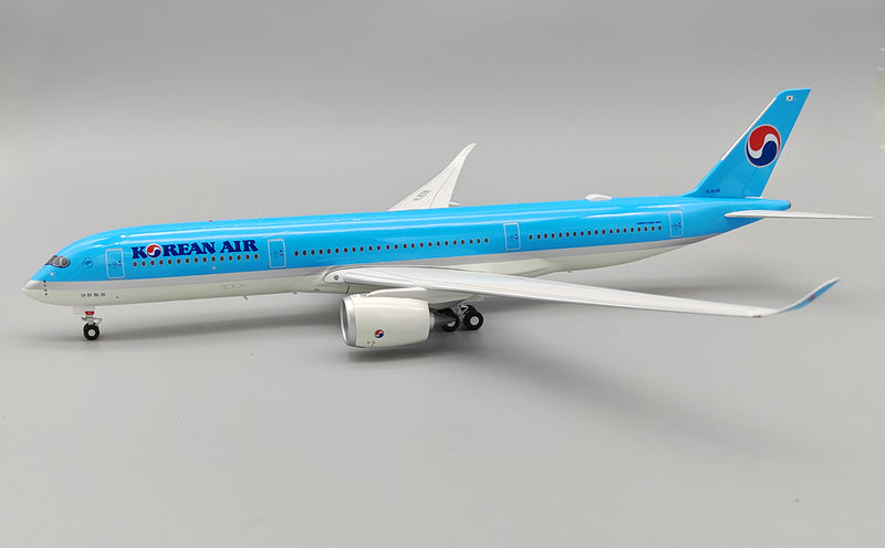 WBHLA3508598 | Blue Box 1:200 | Airbus A350-900 Korean Air HL8598 With Stand
