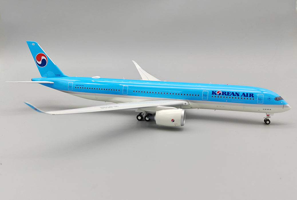 WBHLA3508598 | Blue Box 1:200 | Airbus A350-900 Korean Air HL8598 With Stand | is due July 2025