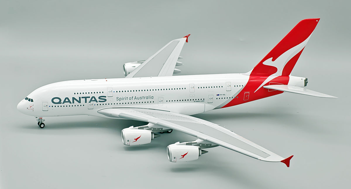 IF380QF1125A | InFlight200 | Airbus A380-842 Qantas VH-OQL with stand