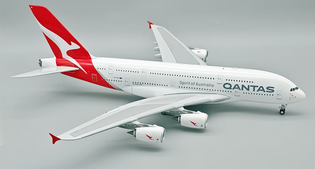 IF380QF1125A | InFlight200 | Airbus A380-842 Qantas VH-OQL with stand