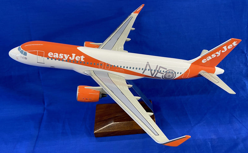 DM091 |Fibreglass Desktop Models 1:100 | Airbus A320neo Easyjet G-UZHD, 'NEO'
