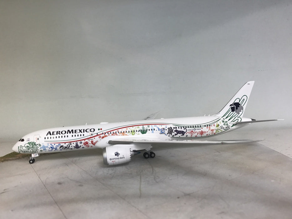 LH2021 | JC Wings 1:200 | Boeing 787-9 Aeromexico XA-ADL, 'Quetzalcoatl' (with stand)