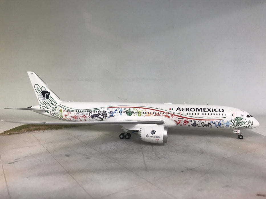 LH2021 | JC Wings 1:200 | Boeing 787-9 Aeromexico XA-ADL, 'Quetzalcoatl' (with stand)