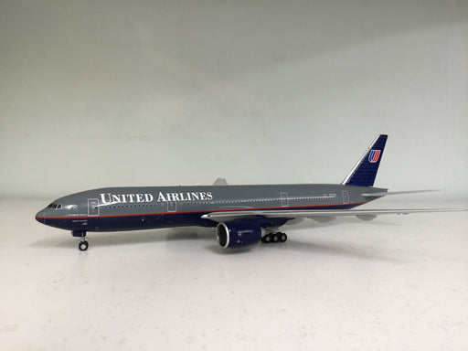 XX2958 | JC Wings 1:200 | Boeing 777-200 United N777UA (with stand)