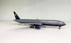 XX2958 | JC Wings 1:200 | Boeing 777-200 United N777UA (with stand)