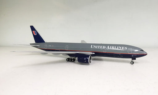 XX2958 | JC Wings 1:200 | Boeing 777-200 United N777UA (with stand)