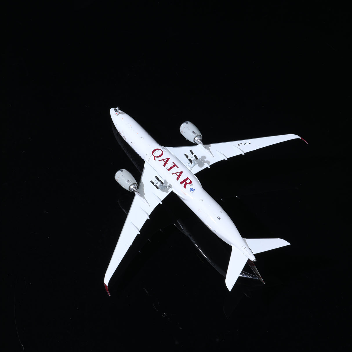HA3590008 | Aero Polaris 1:400 | Airbus A350-900 Qatar Airways A7-ALZ Oneworld | is due September 2026
