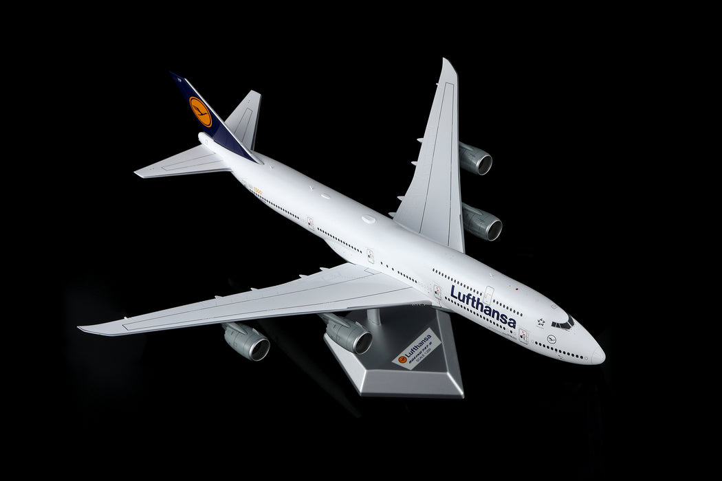 L2106 | SQ Wings 1:200 | Boeing 747-8 Lufthansa D-ABYP | is due December 2025