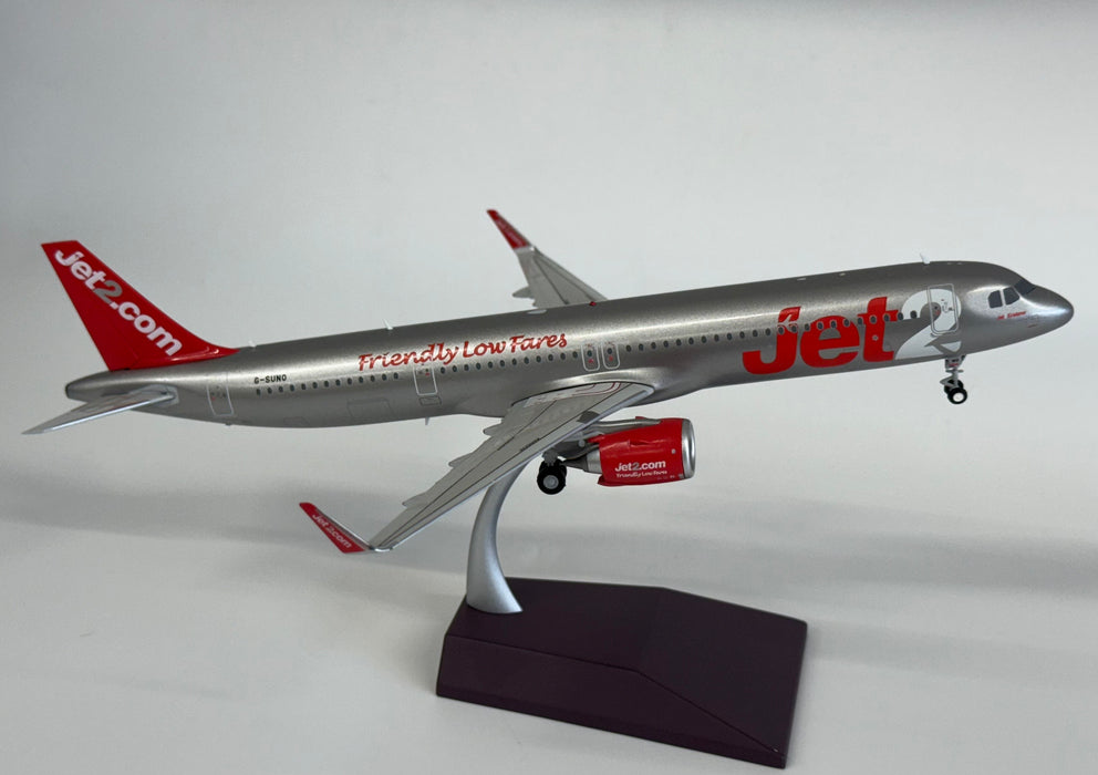 G2EXS1398 | Gemini200 1:200 | Airbus A321neo Jet2 G-SUNO (upgraded stand)