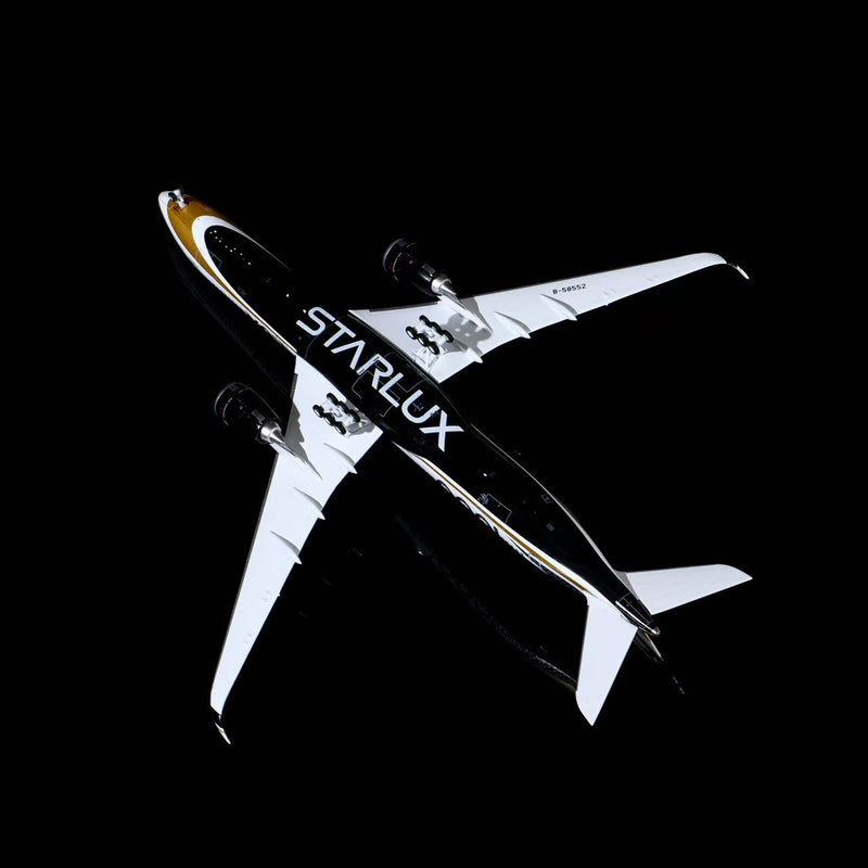 HA35K0013 | Aero Polaris 1:400 | Airbus A350-1000 Starlux Airlines B-58552 Carbon Fiber | is due July 2026