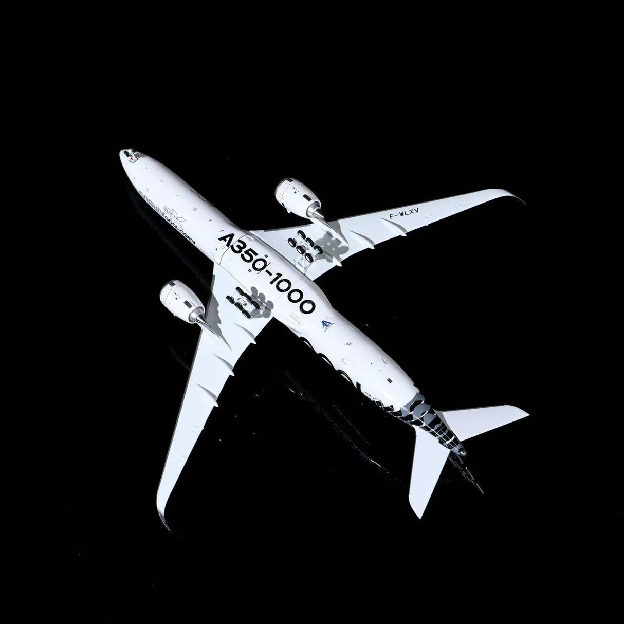 HA35K0011 | Aero Polaris 1:400 | Airbus A350-1000 Carbon Fiber House Livery F-WLXV