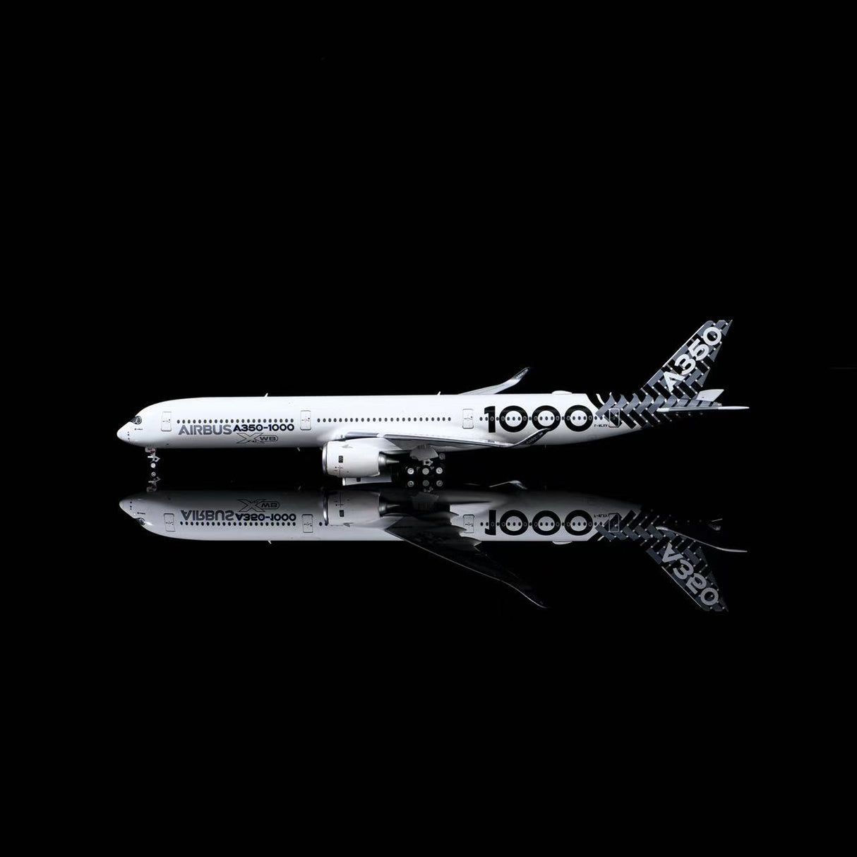 HA35K0011 | Aero Polaris 1:400 | Airbus A350-1000 Carbon Fiber House Livery F-WLXV
