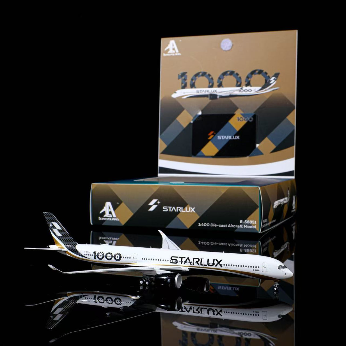 HA35K0012 | Aero Polaris 1:400 | Airbus A350-1000 Starlux Airlines B-58551 Carbon Fiber