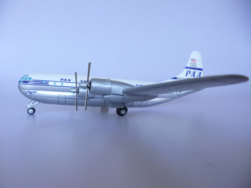 48101 | Corgi Airliner 1:144 | Boeing 377 Stratocruiser Pan American N1030V
