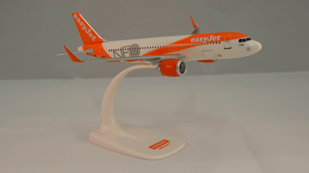 PP-EASY-A321 | PPC Models 1:200 | Airbus A321neo Easyjet (plastic), 'NEO' G-UZMJ