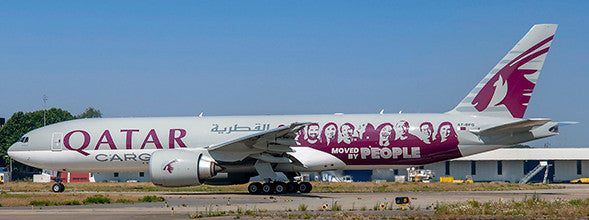 XX40114C | JC Wings 1:400 | Boeing 777-200LRF Qatar Cargo, 'Moved by People' (interactive)