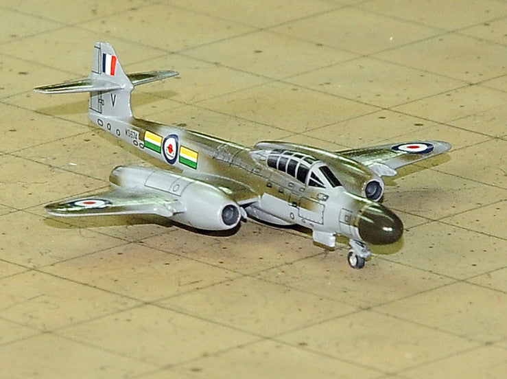 SF286 | SkyFame Models 1:200 | Gloster Meteor NF.12 RAF WS674:V, 152 Sqn., Stradishall
