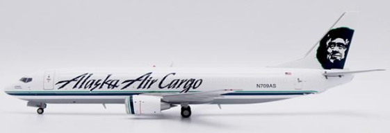 XX20398 | JC Wings 1:200 | Alaska Air Cargo Boeing 737-400(SF) Reg: N709AS With Stand