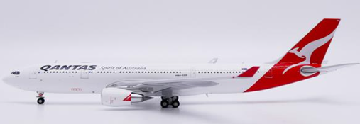 XX40245 | JC Wings 1:400 |  Airbus A330-200  Qantas OC Reg: VH-EBN With Antenna | is due May 2025