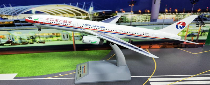 KJ-B763-105 | JC Wings 1:200 | Boeing 767-3W0ER China Yunnan Airlines B-2569 | is due May 2025