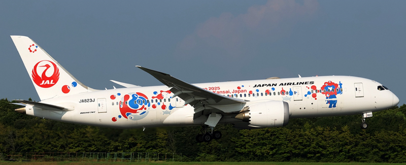 L2098 | SQ Wings 1:200 | Boeing 787-8 JAL JA823J 'with stand'