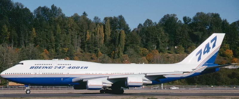 L2101FD | SQ Wings 1:200 | Boeing 747-400 House Colour N747ER Flaps Down | is due May 2025