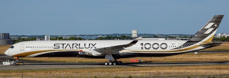 EW235K002 | JC Wings 1:200 | Airbus A350-1000XWB Starlux Airlines Carbon Fiber Reg: B-58551 | is due August 2025