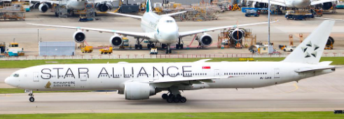 XX40802A | JC Wings 1:400 | Boeing 777-300ER Singapore Airlines Star Alliance Reg: 9V-SWM With Antenna Flaps Down | is due November 2025