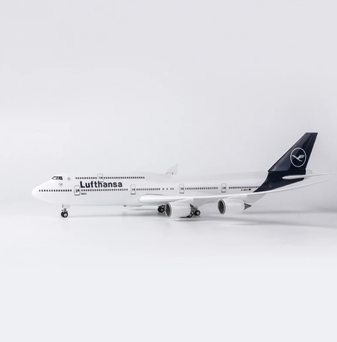 DMLNC747 | Desktop LED Models 1:160 | Boeing 747 Lufthansa, 'New colours' (LED light up)