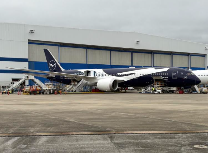 PH04671 | Phoenix 1:400 | Boeing 787-9 Dreamliner Lufthansa D-ABPU '100 years' | is due November 2025