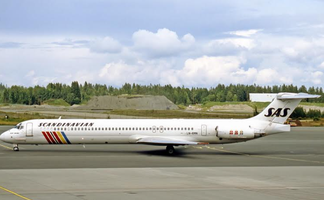 PH12056 | Phoenix 1:400 | McDonnell Douglas MD-82 Scandinavian SAS LN-RMN | is due November 2025