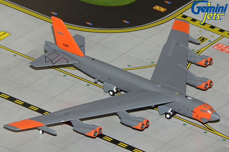 GMUSA149 | GeminiMACS 1:400 | Boeing B-52H Stratofortress U.S. Air Force B-52H 61-0028 'Wolfpack' retro orange livery
