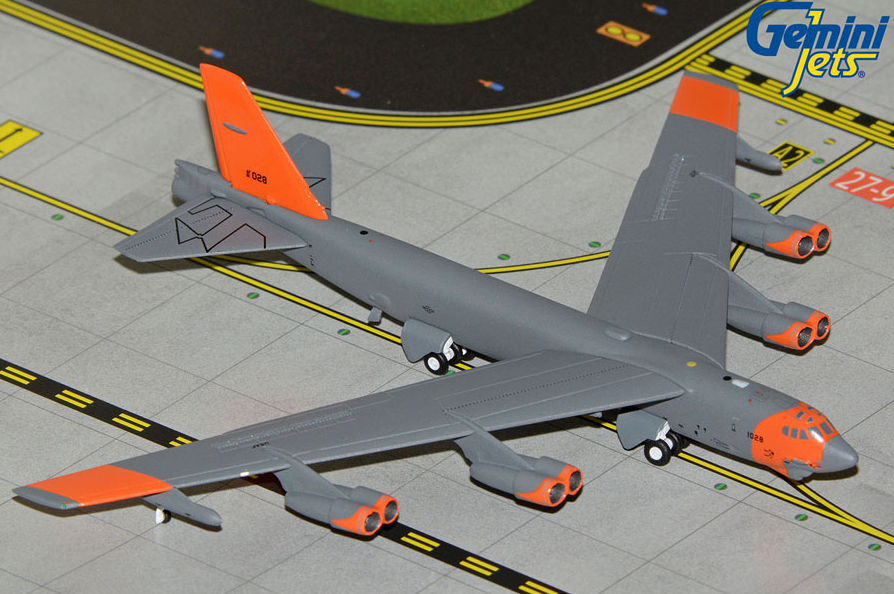 GMUSA149 | GeminiMACS 1:400 | Boeing B-52H Stratofortress U.S. Air Force B-52H 61-0028 'Wolfpack' retro orange livery